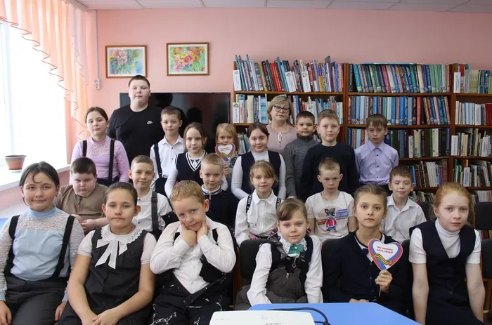 Стоит на страже Родины солдат