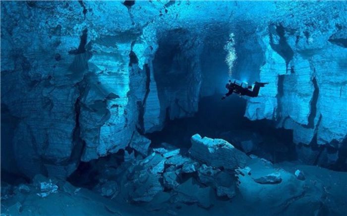 landscapes_cave_russia_underwater_1680x1050_37922.jpg